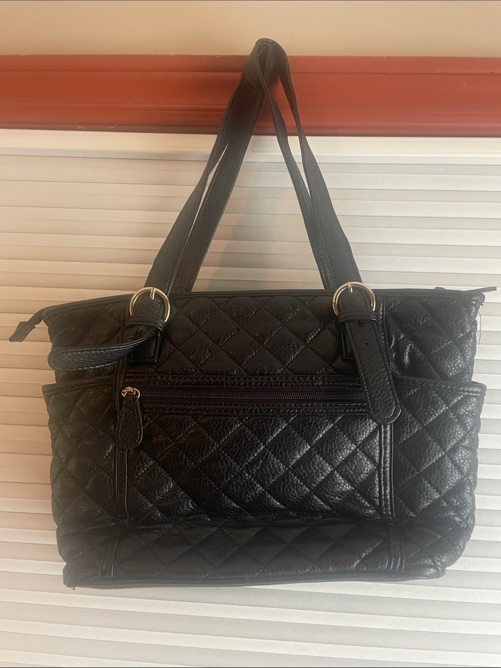 Zeca Quilted Shoulder Bag in Black - Classic Everyday Look